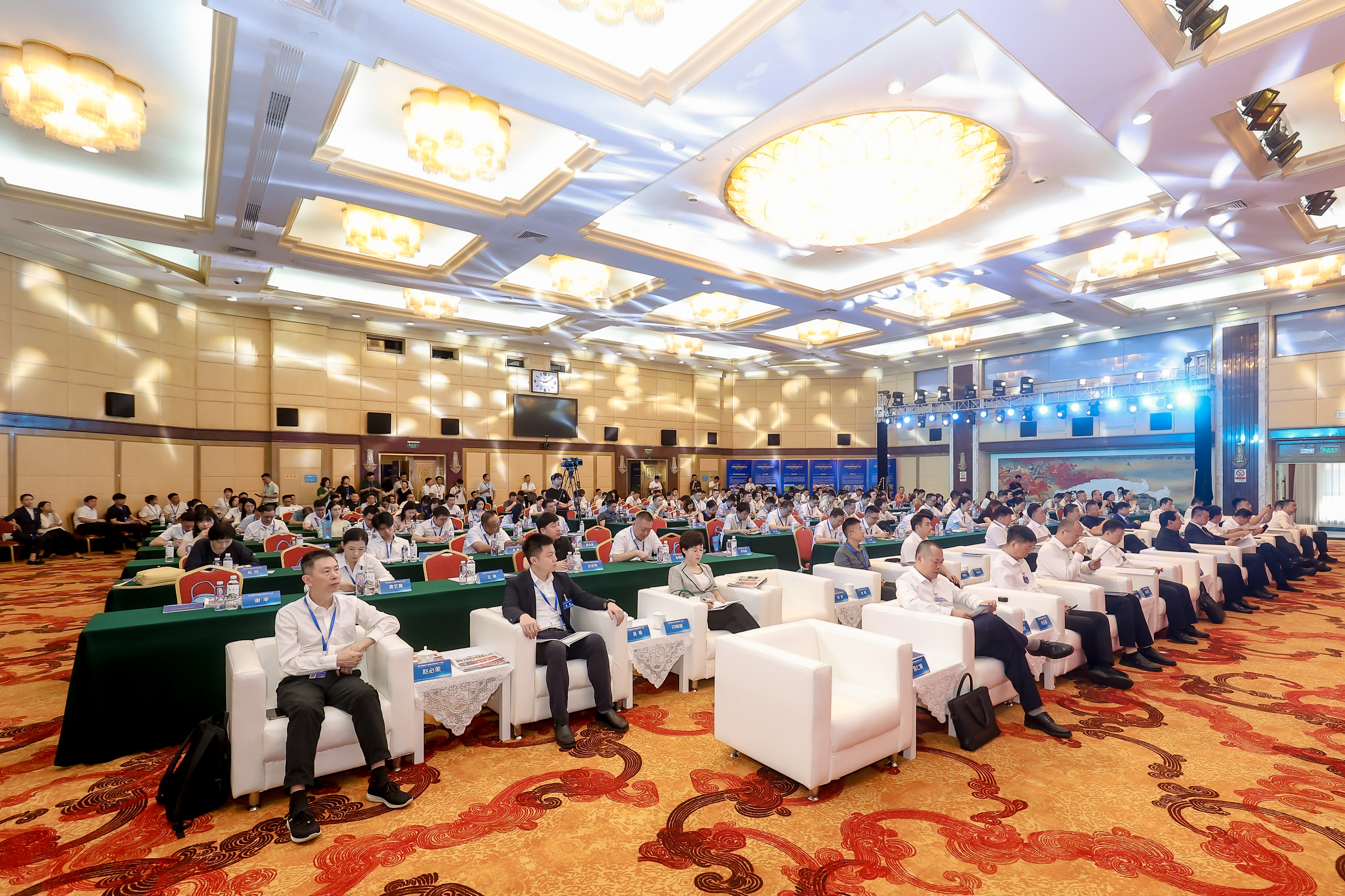 聚焦产业创新与经济动能：第五届城市招商引资推介大会在京热议城市发展新路径